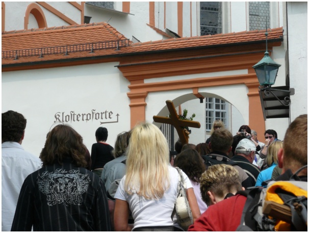 584x433 pixels (113K)